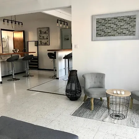 A 15mn Des Plages, Beau Duplex A Apartment